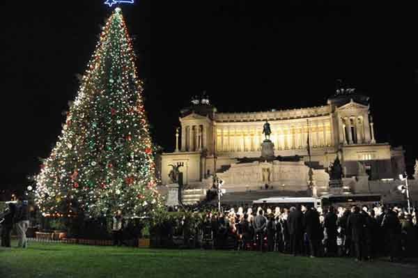 Campidoglio: l’Albero di Natale a Piazza Venezia