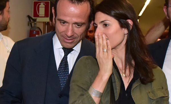 Virginia Raggi di nuovo indagata per abuso d’ufficio, in concorso con Salvatore Romeo