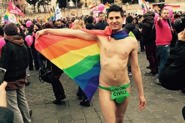 Attivista LGBT prosciolto dopo denuncia-querela di Giorgia Meloni