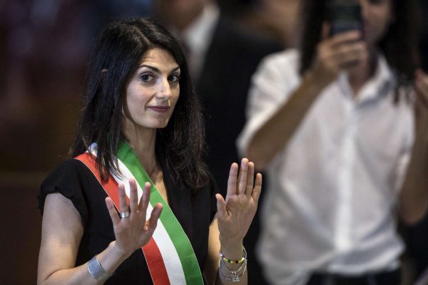 Siccità a Roma: Virginia Raggi grida incongruenze e ordini al Governo, tutto piuttosto che decidere