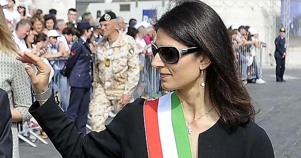 Virginia Raggi la Magnifica “onora” il X Municipio “sensibile alle sfide che lo compenetrano”… Che linguaggio…