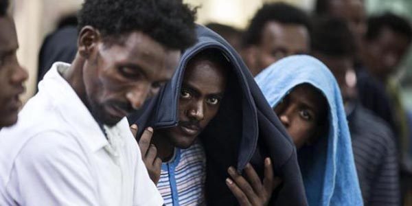 La brava donna “sequestrata” dai migranti a Roma si è inventata tutto: anche i sassi ai bambini