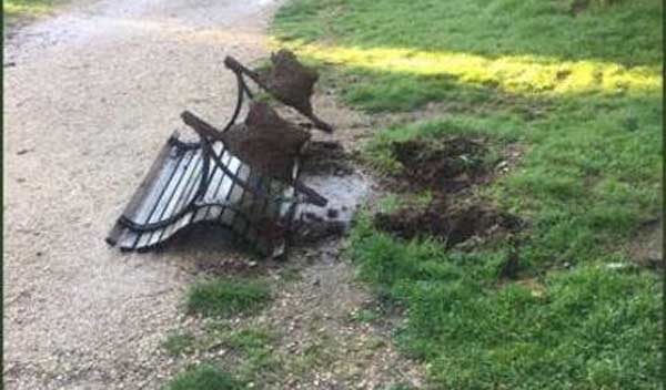 Vandali a Villa Sciarra a Roma: succede a lasciare i cancelli delle ville aperti