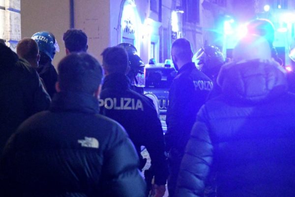 Lazio-Siviglia: tifosi spagnoli accoltellati a Monti. E lo chiamano sport