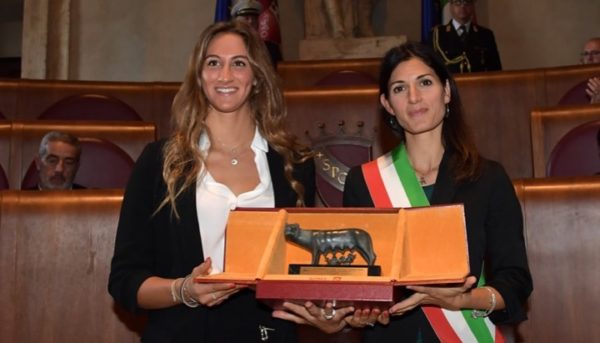 La Sindaca Raggi premia in Campidoglio Simona Quadarella, oro ai Mondiali di nuoto 2019