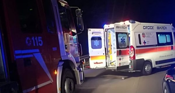 Scontro tra bus e auto: morti 20enne e 19enne a Tivoli