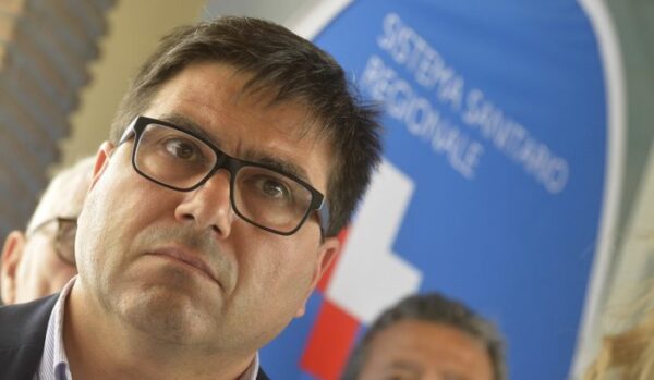 D’Amato su dimissioni De Angelis: “Dimissioni atto dovuto. Mi auguro che chi esce dalla porta non rientri dalla finestra”