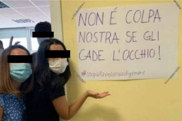 Scuola, minigonne, bacchettate, bacchettone e maschio guardone