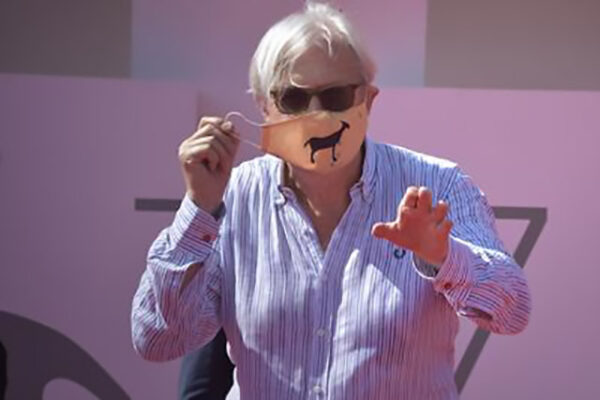 “Faccio quello che mi pare, testa di ca***”, il garbo istituzionale del Sindaco Vittorio Sgarbi