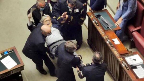 Vittorio Sgarbi candidato Sindaco di Meloni d’Italia? Lui dice: “Mi ha chiamato. Io candidato ideale”