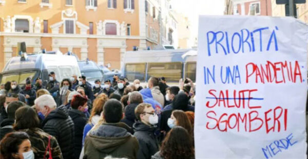 An vedi Virginia  Raggi che fa marcia indietro sullo sgombero del Nuovo Cinema Palazzo?