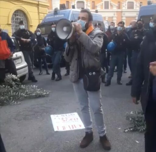 Omofobia, Gaynet Roma: “La Lega fa come l’arbitro che porta via il pallone”