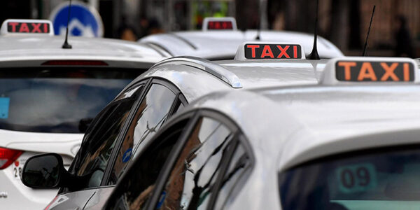 Taxi, Patanè: “È online il bando per 1000 licenze”