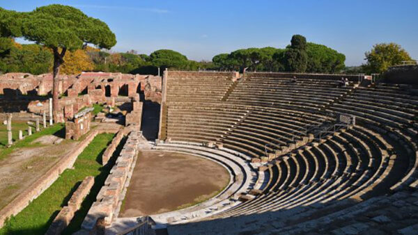 Al Teatro Romano di Ostia Antica “L’Elisir d’Amore”. Il 3, 4 e 5 giugno