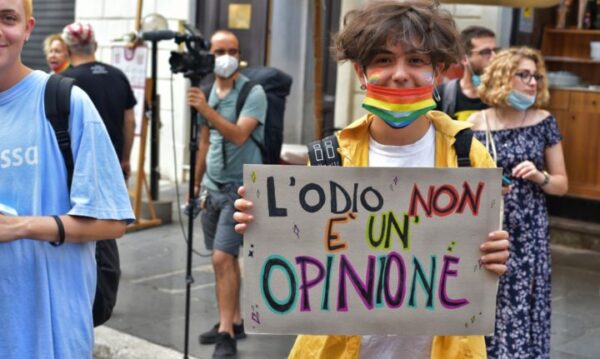 Gaynet: Acido contro coppia omosessuale a Roma, cosa dice la destra? Il 19 gennaio presidio a Trastevere