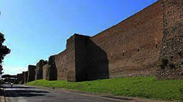 Dal 3 luglio apertura straordinaria dei camminamenti delle Mura Aureliane in via Campania e viale Pretoriano
