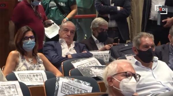 Il candidato Michetti se ne va dal dibattito dopo pochi minuti: “Ho un altro impegno”. Le scelte acute di Meloni e Salvini