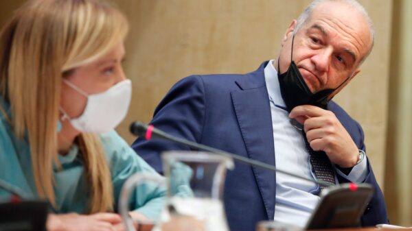 Michetti dà buca a Meloni che a Ostia ci va da sola e annuncia: “Non ritireremo alcuna candidatura”