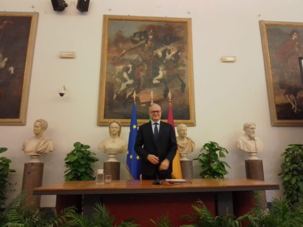 Videonotizia. Immondizia a Roma, presentate le misure di Gualtieri