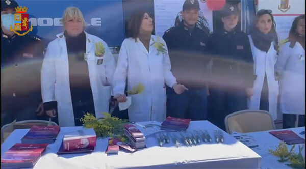 Roma. San Basilio. Il tour del Camper rosa della Polizia di Stato del progetto “…questo non è amore” per la Giornata Internazionale dei Diritti della Donna