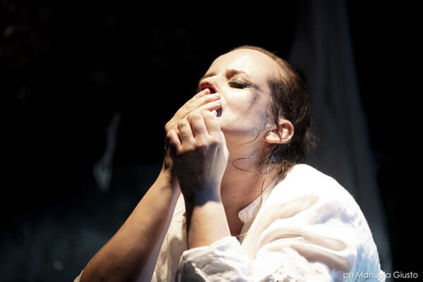 Neve di Carta. Dal 10 al 13 e dal 18 al 20 Marzo all’Altrove Teatro Studio