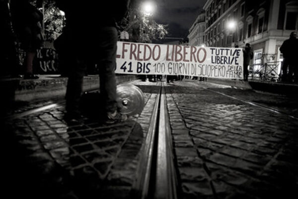 Roma, ottocento persone al corteo non autorizzato degli anarchici