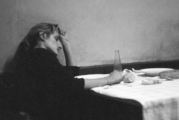 “Se invito il buio, la luce scappa”. Mostra fotografica di Mario Carbone, fino al 21 aprile