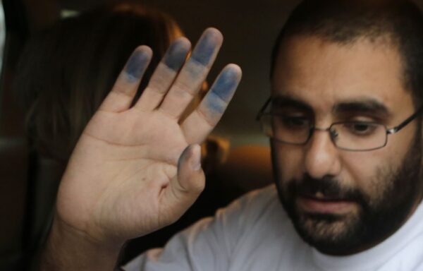 Con Patrick Zaki esce anche Baker, avvocato dei detenuti politici, ma resta in prigione il più famoso attivista Alaa Abdel Fattah