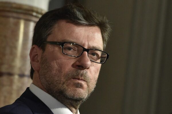 Giorgetti: prudenza e garantire la sostenibilità del debito