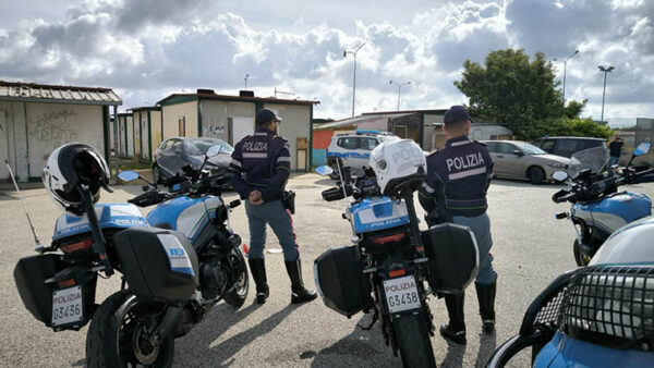 Campo nomadi di Castel Romano, operazione interforze Polizia Locale, Polizia di Stato, Carabinieri e Guardia di Finanza: fermate 11 persone e sequestrati 6 veicoli