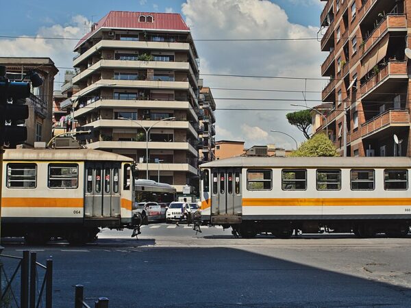 Torpignattara. Un anonimo box condominiale allestito come deposito di droga
