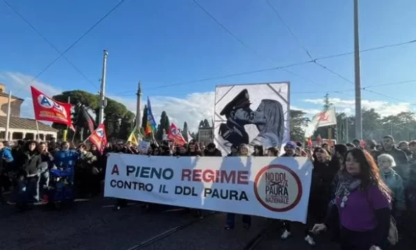 La Rai oscura la manifestazione di Roma, giusto un accenno di illiberalità. La denuncia di AVS