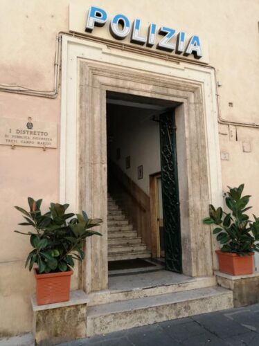 Roma. Rubavano in orari notturni all’interno di esercizi commerciali del centro di Roma