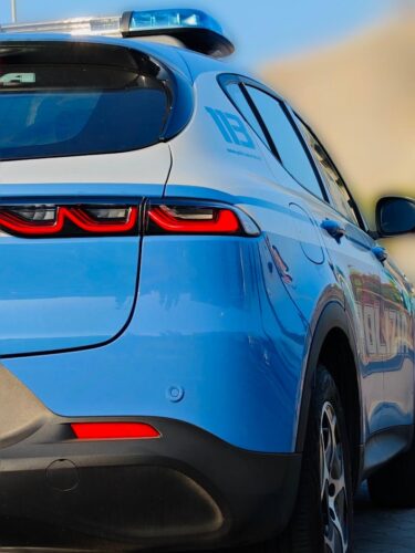 Sorpresi a rubare merce di valore su un autocarro in marcia. Arrestate due persone dalla Polizia di Stato