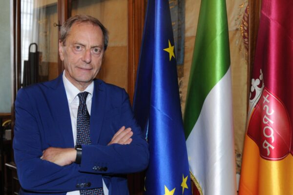 “Fiaccolata per Simone Schiavello”. L’Assessore Pino Battaglia: “Fermiamo lo sfruttamento dei giovani nel traffico di droga”