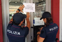 Spari e coltellate dopo una lite in un bar