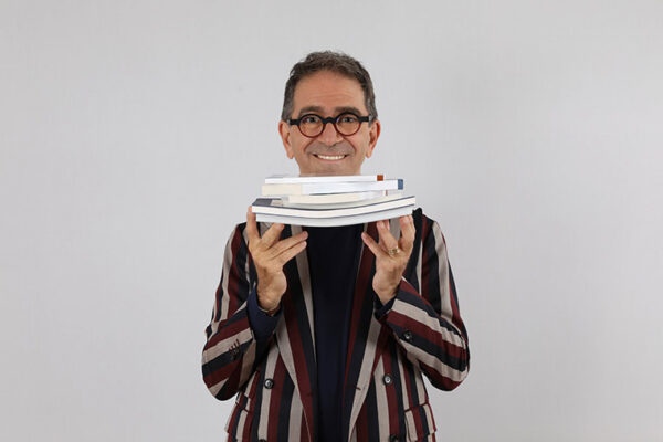 Pino Strabioli all’Off/Off Theatre con “Ve ne dico quattro”