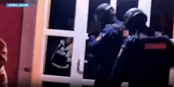 Sgominata rete di sfruttamento della prostituzione tra Italia e Romania: ventuno fermi