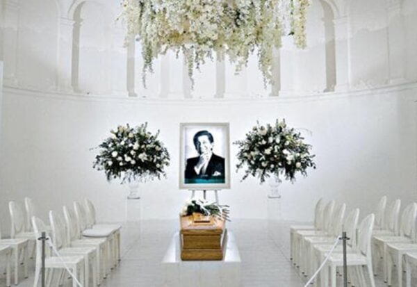 Celebrati i funerali di Valentino