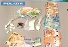 Doppiofondo nel tettuccio dell’auto e delivery di droga più altri trucchetti: undici arresti a Roma